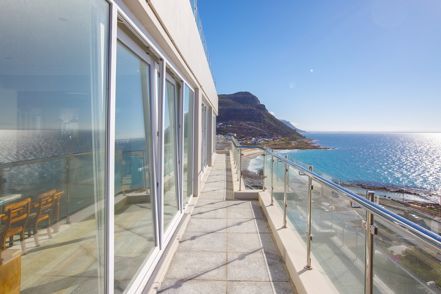 7 Bedroom Property for Sale in Cairnside Western Cape